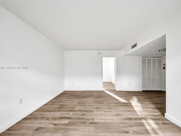 2011 NW Bay Dr , Unit 8, Miami Beach, FL 33141