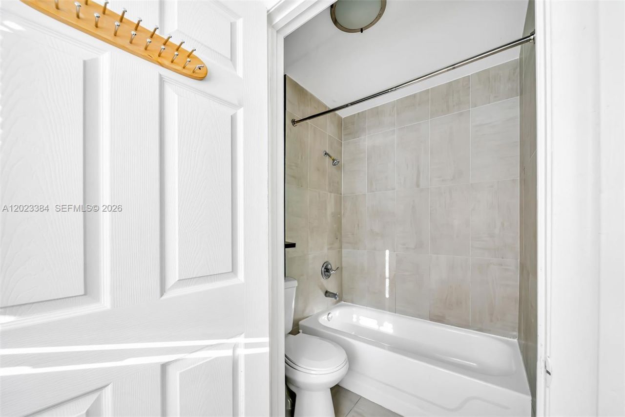2011 Bay Dr, Unit 8, Miami Beach, FL 33141 Photo