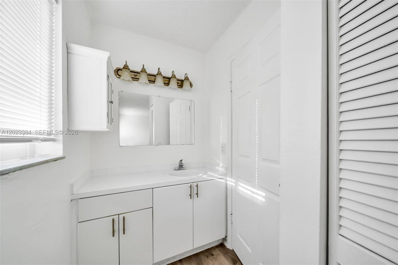 2011 Bay Dr, Unit 8, Miami Beach, FL 33141 Photo