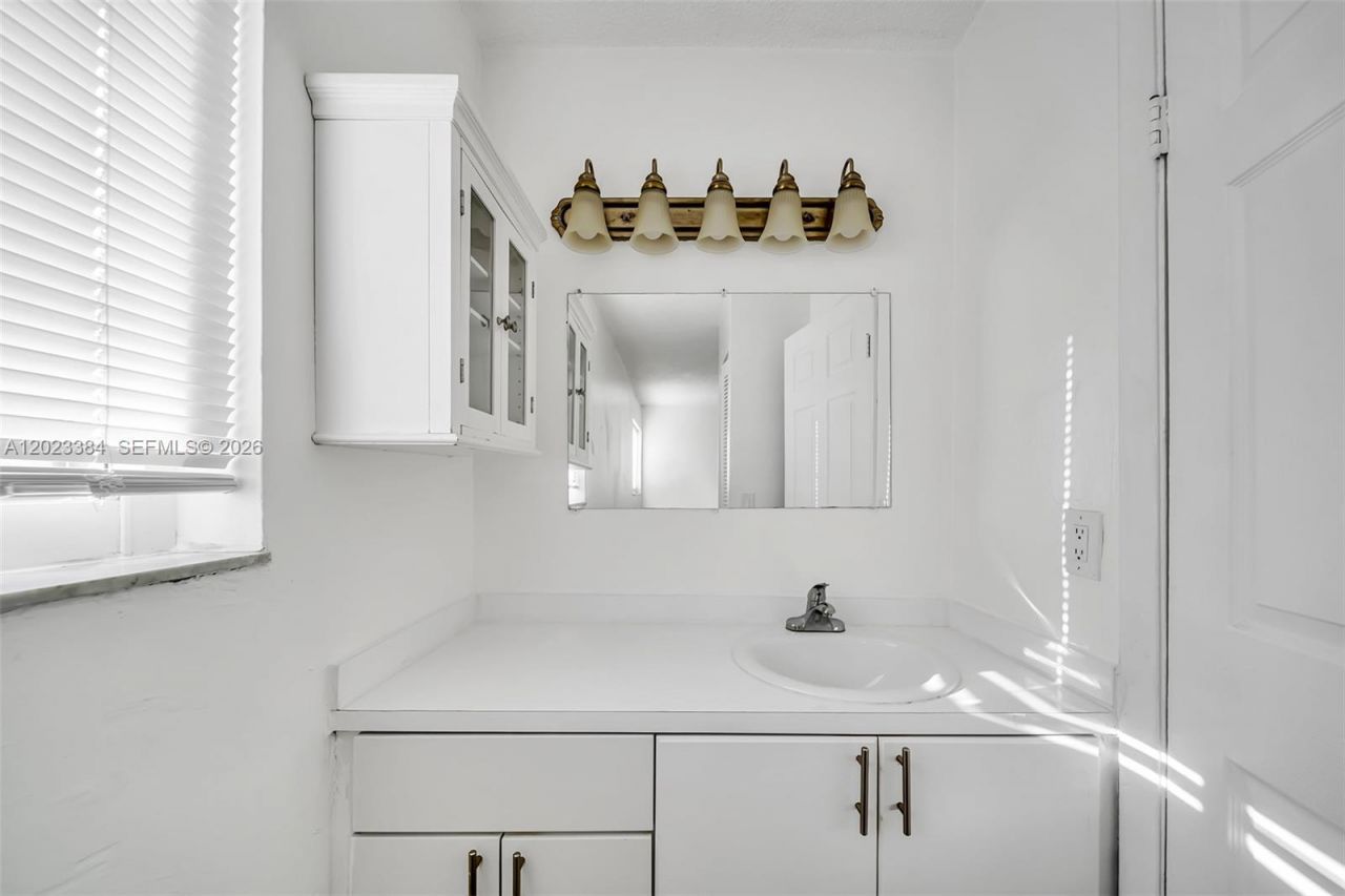 2011 Bay Dr, Unit 8, Miami Beach, FL 33141 Photo