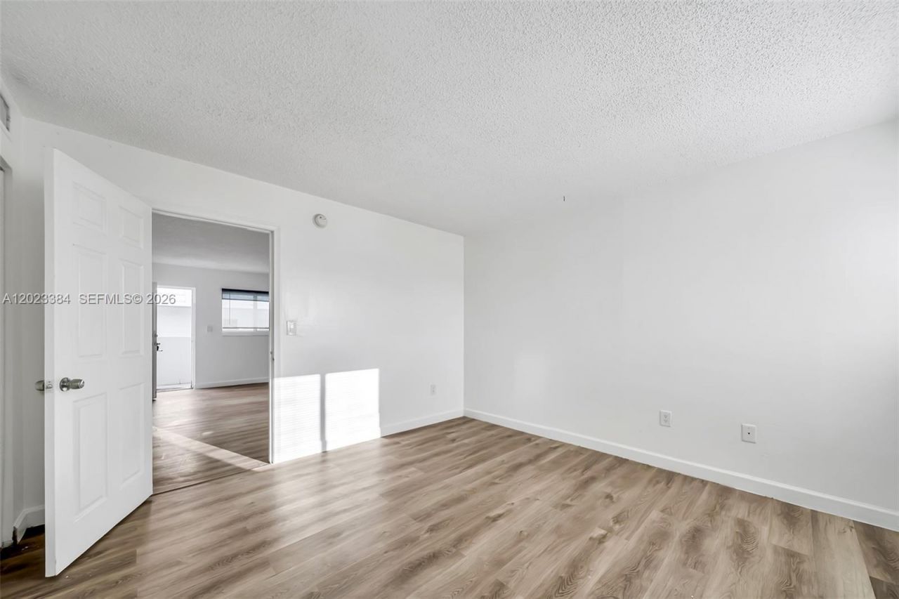 2011 Bay Dr, Unit 8, Miami Beach, FL 33141 Photo
