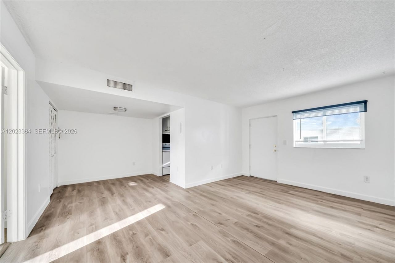 2011 Bay Dr, Unit 8, Miami Beach, FL 33141 Photo