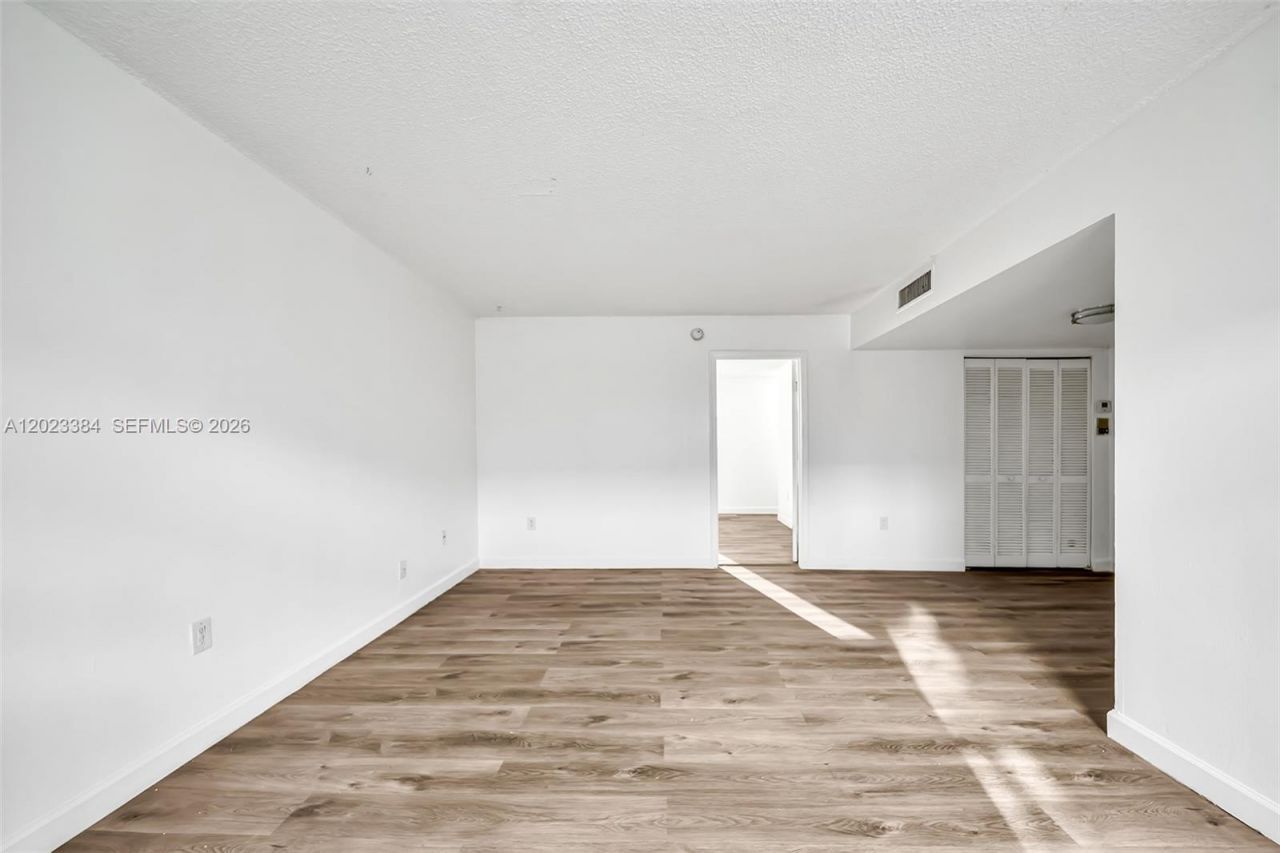 2011 Bay Dr, Unit 8, Miami Beach, FL 33141 Photo