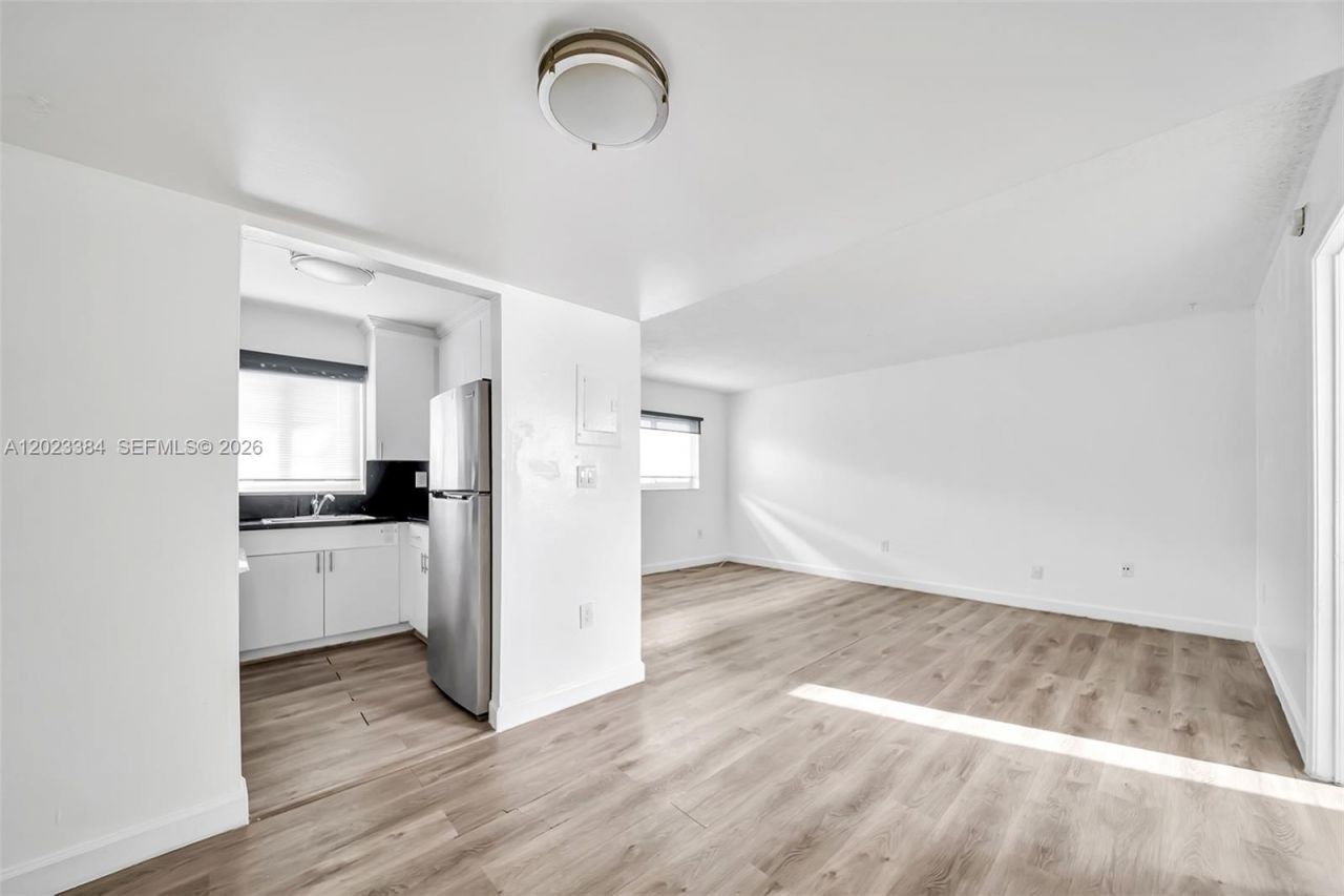 2011 Bay Dr, Unit 8, Miami Beach, FL 33141 Photo