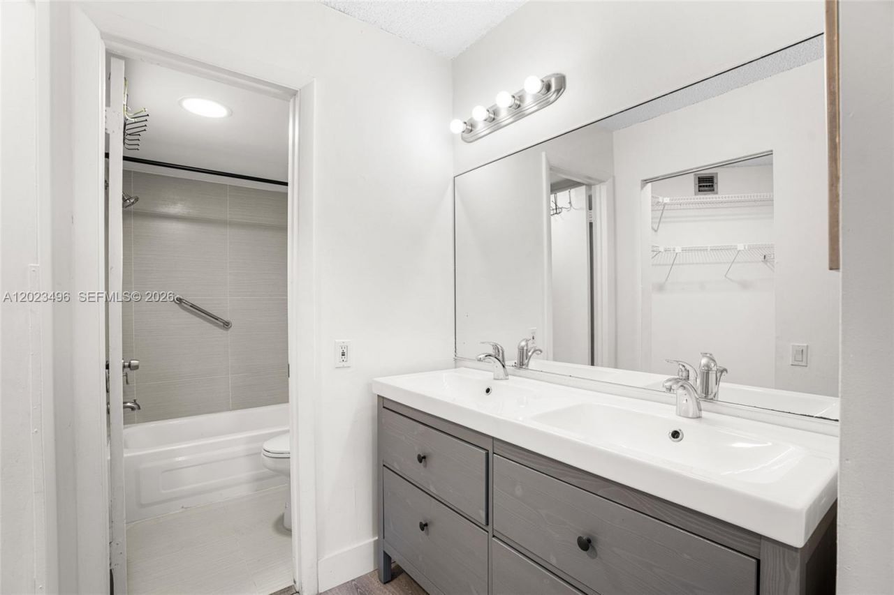 9091 Lime Bay Blvd, Unit 304, Tamarac, FL 33321 Photo