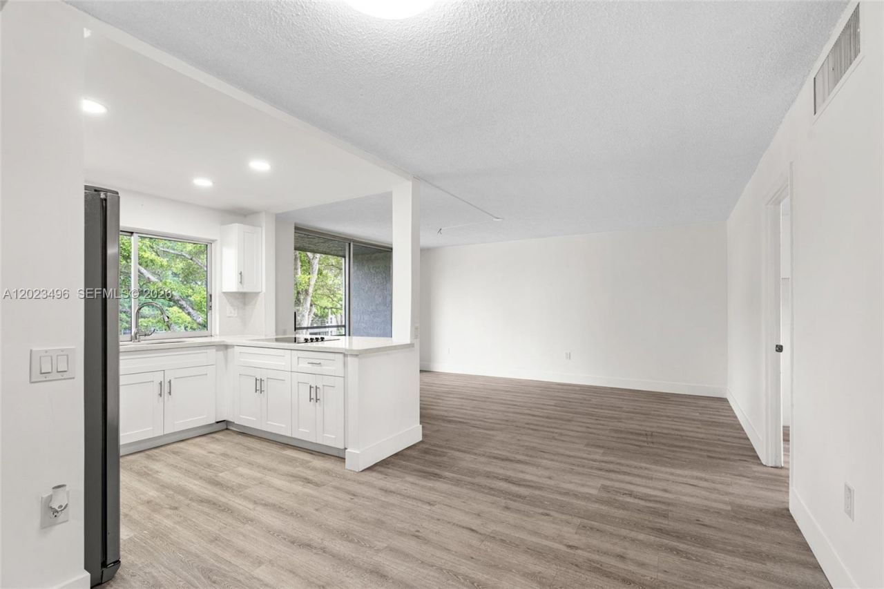 9091 Lime Bay Blvd, Unit 304, Tamarac, FL 33321 Photo