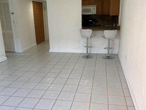 1300 W 47th Pl , Unit 118, Hialeah, FL 33012