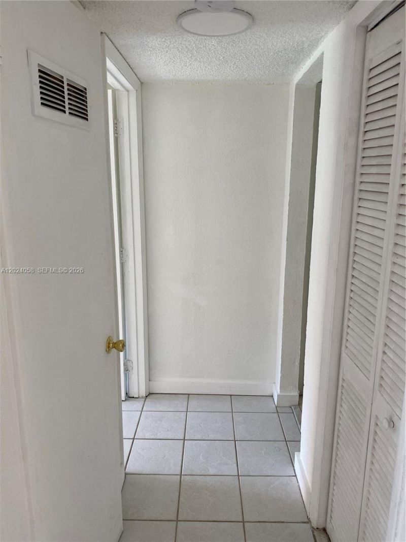 1300 W 47th Pl , Unit 118, Hialeah, FL 33012 Photo