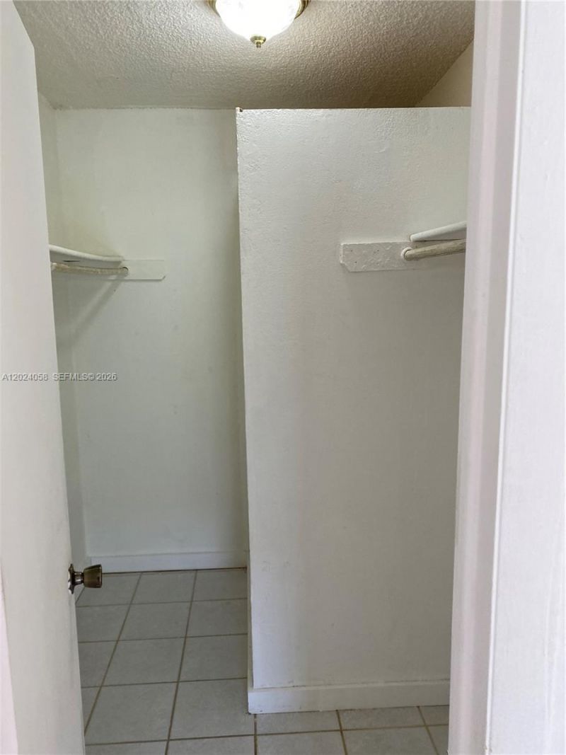 1300 W 47th Pl , Unit 118, Hialeah, FL 33012 Photo