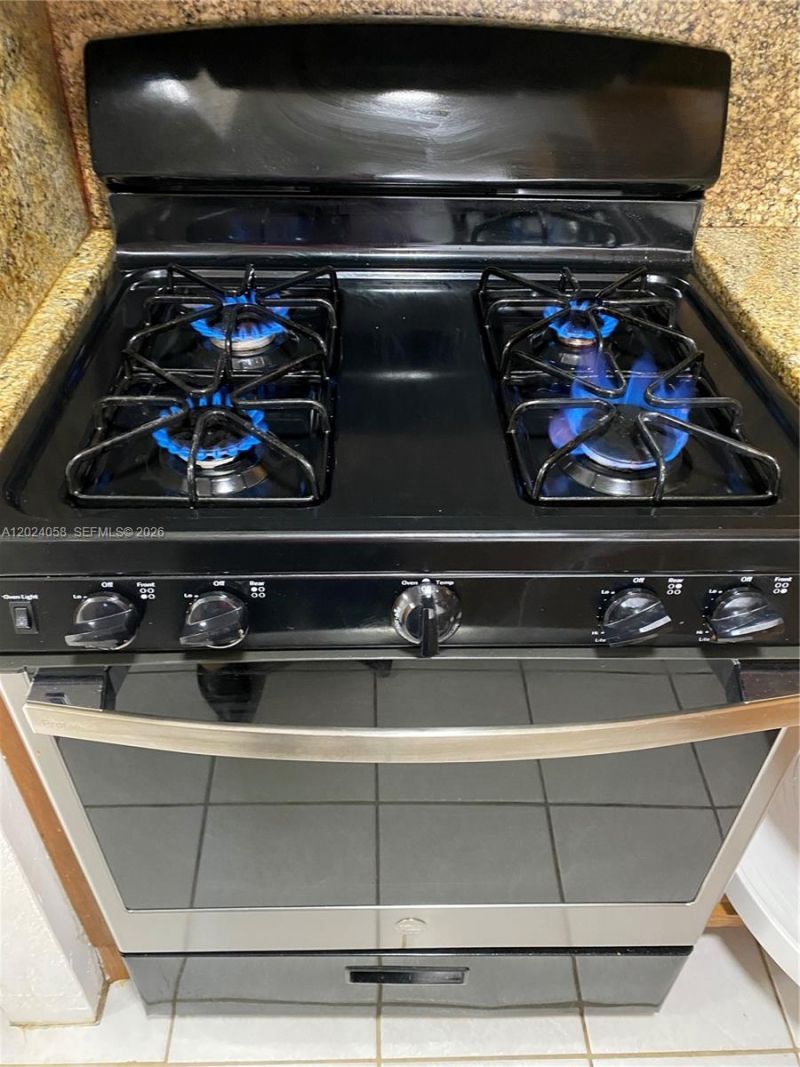 1300 W 47th Pl , Unit 118, Hialeah, FL 33012 Photo