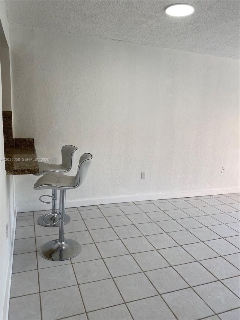 1300 W 47th Pl , Unit 118, Hialeah, FL 33012 Photo