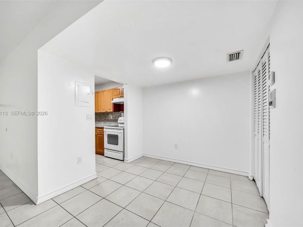 2011 NW Bay Dr , Unit 4, Miami Beach, FL 33141