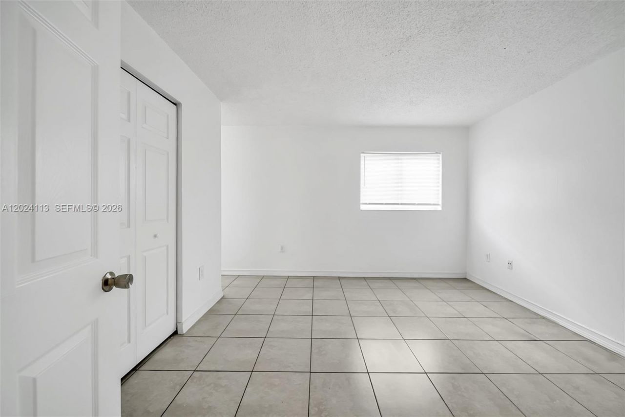2011 Bay Dr, Unit 4, Miami Beach, FL 33141 Photo