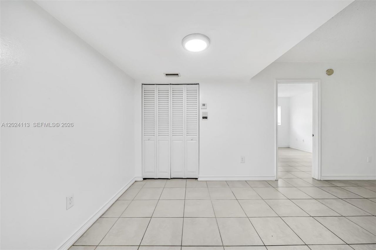 2011 Bay Dr, Unit 4, Miami Beach, FL 33141 Photo