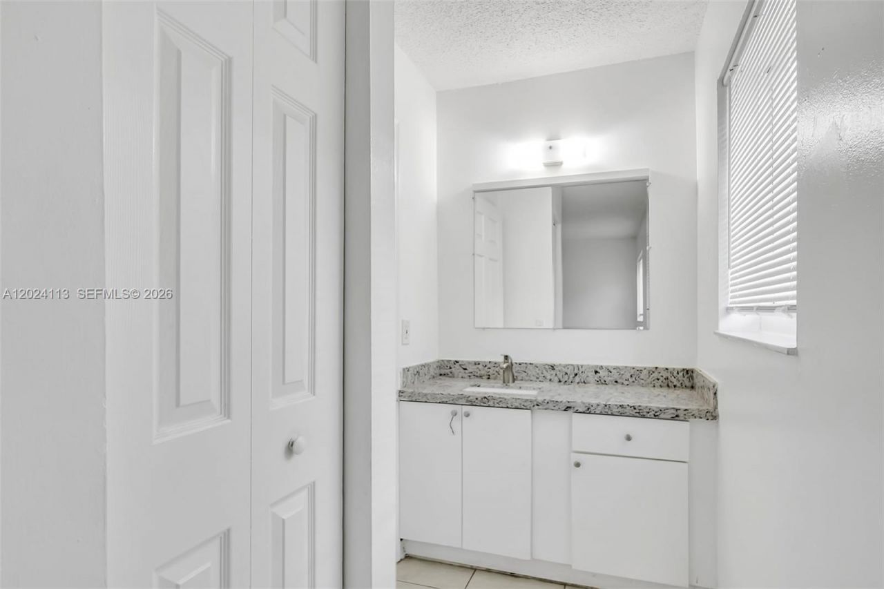 2011 Bay Dr, Unit 4, Miami Beach, FL 33141 Photo