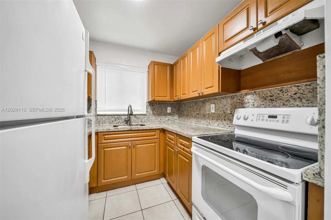 2011 Bay Dr, Unit 4, Miami Beach, FL 33141 Photo