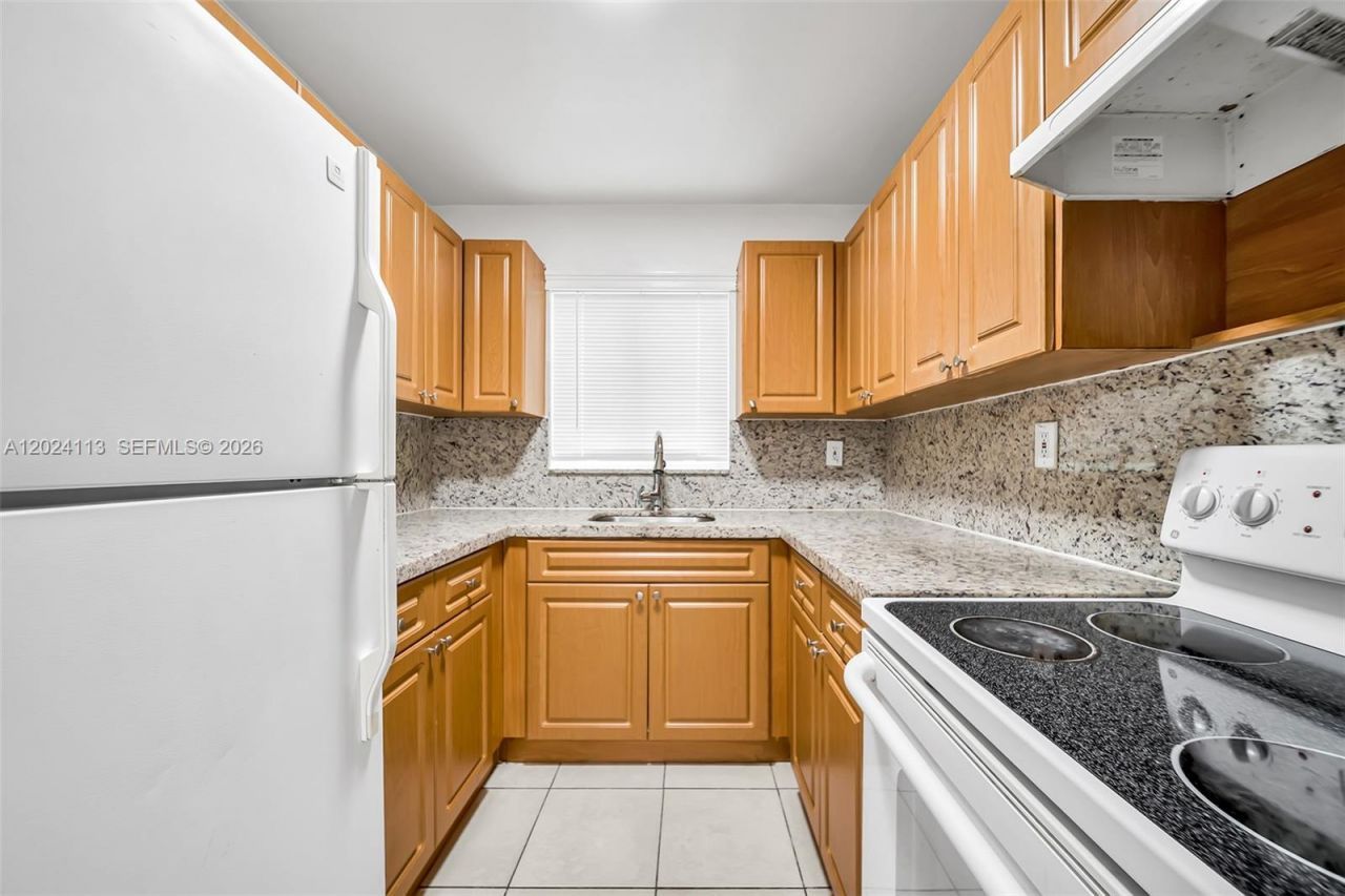 2011 Bay Dr, Unit 4, Miami Beach, FL 33141 Photo