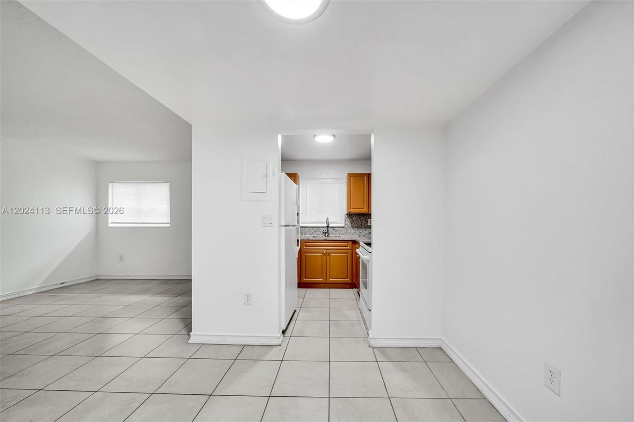 2011 Bay Dr, Unit 4, Miami Beach, FL 33141 Photo