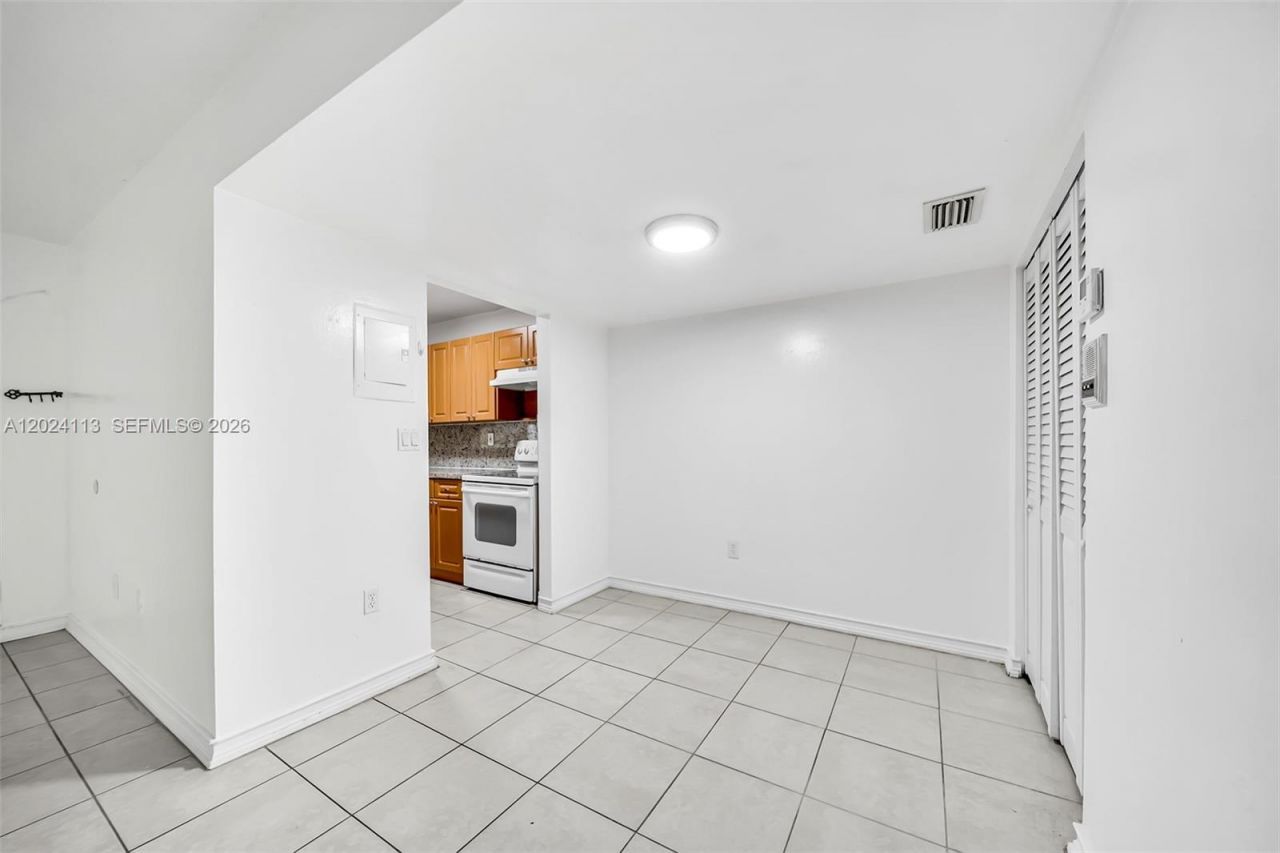 2011 Bay Dr, Unit 4, Miami Beach, FL 33141 Photo