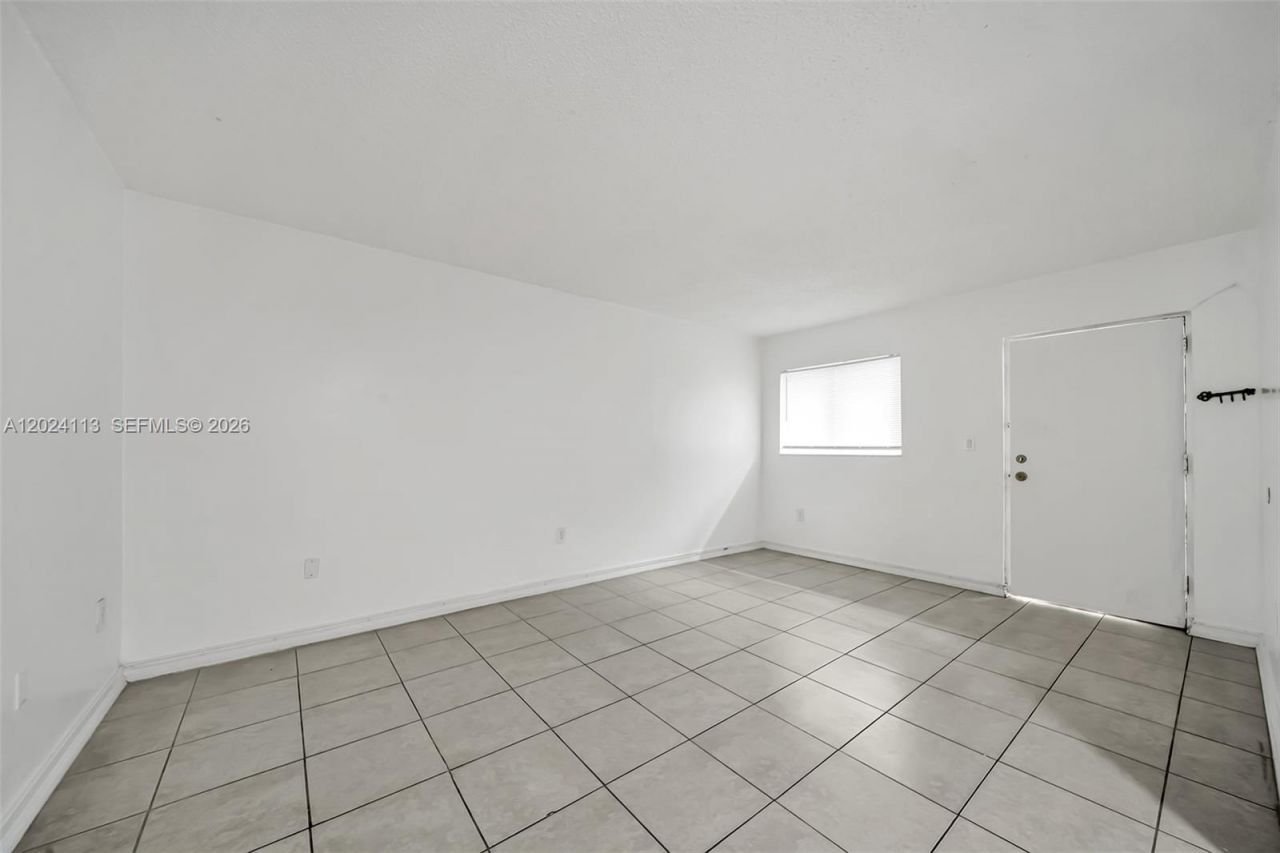 2011 Bay Dr, Unit 4, Miami Beach, FL 33141 Photo