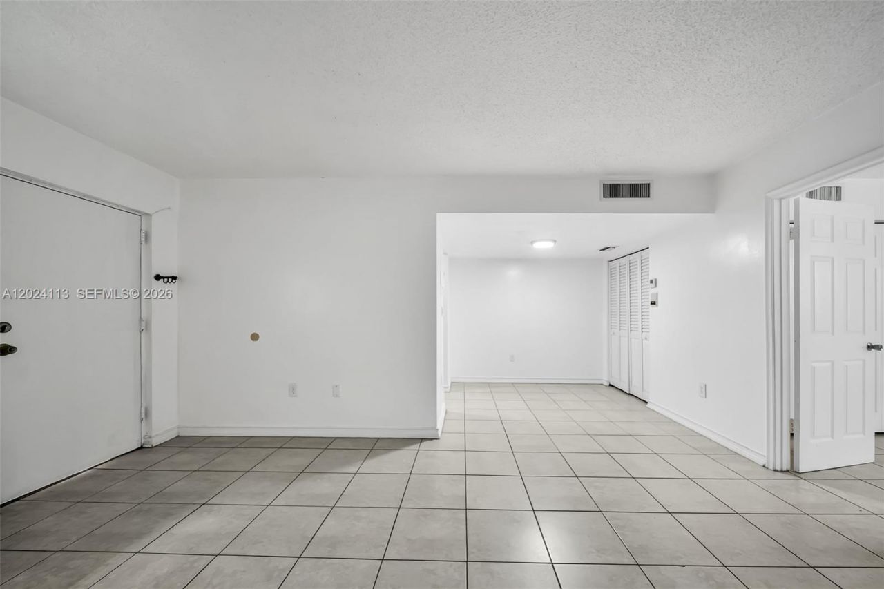 2011 Bay Dr, Unit 4, Miami Beach, FL 33141 Photo