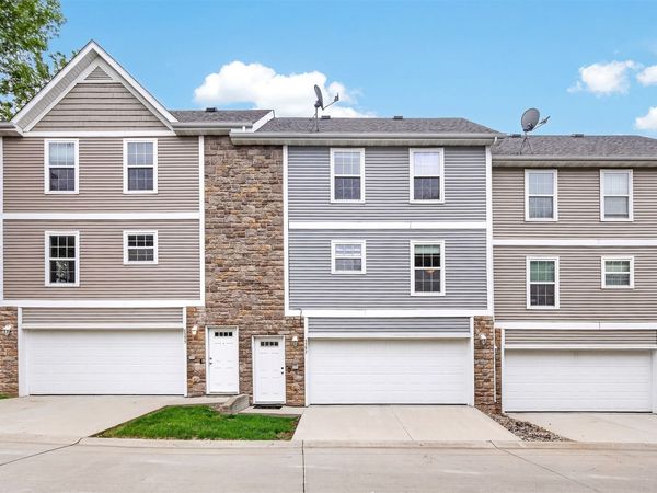 6397 Oak Creek Drive, Pleasant Hill, IA 50327