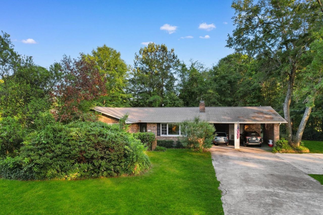 148 University Dr. Photo 1