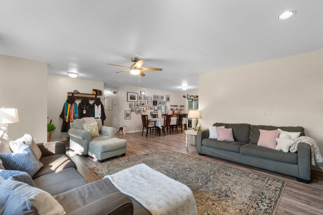 148 University Dr. Photo 12