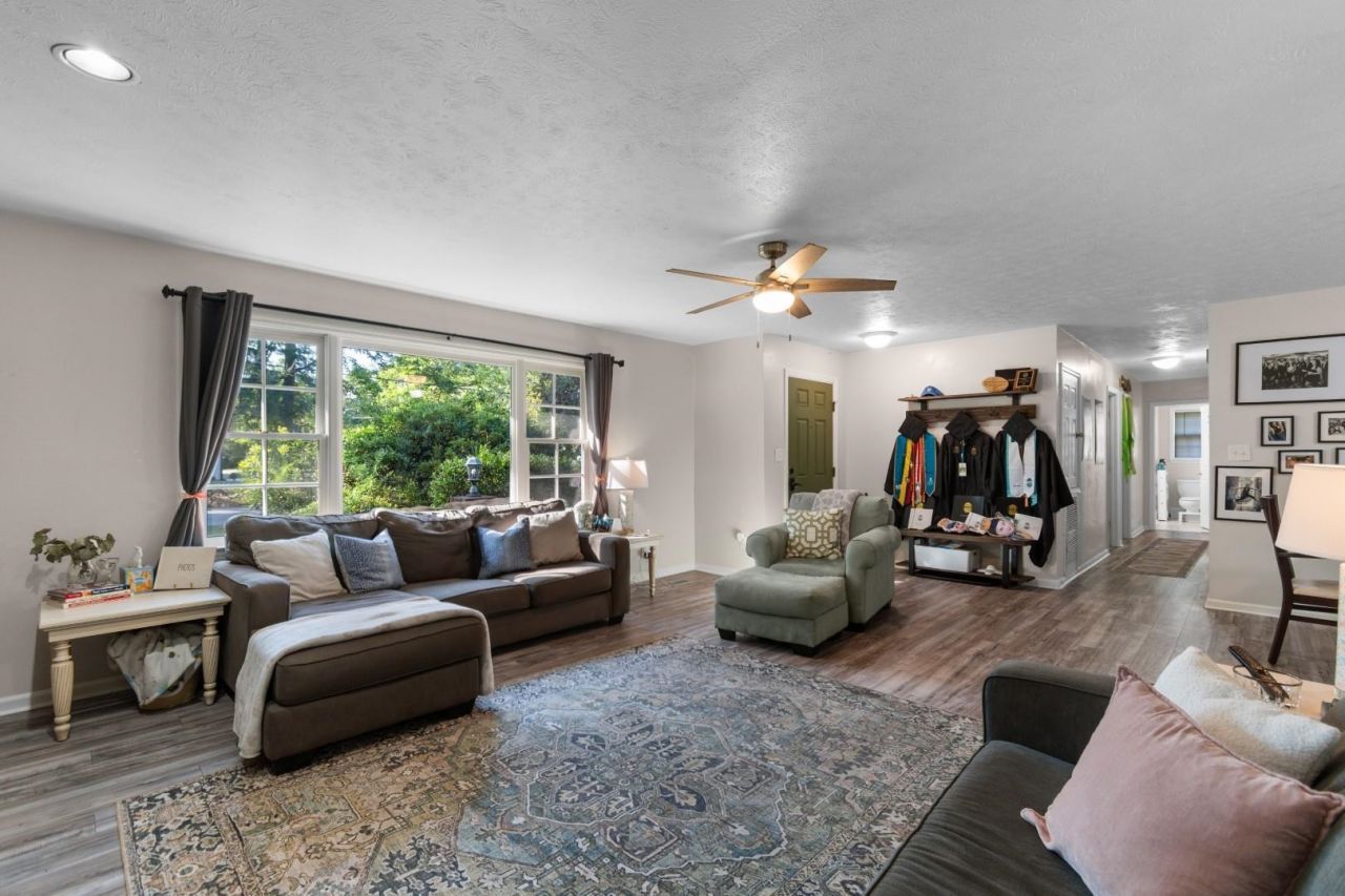 148 University Dr. Photo 13