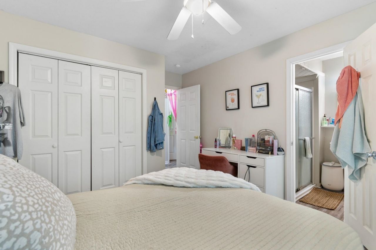 148 University Dr. Photo 21