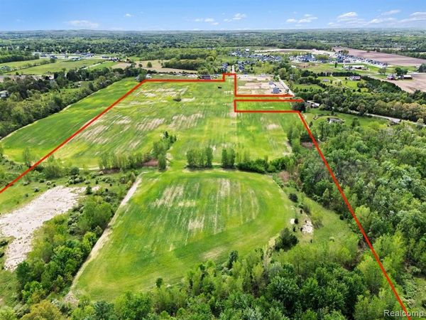 6018 Lahring Road , Linden, MI 48451