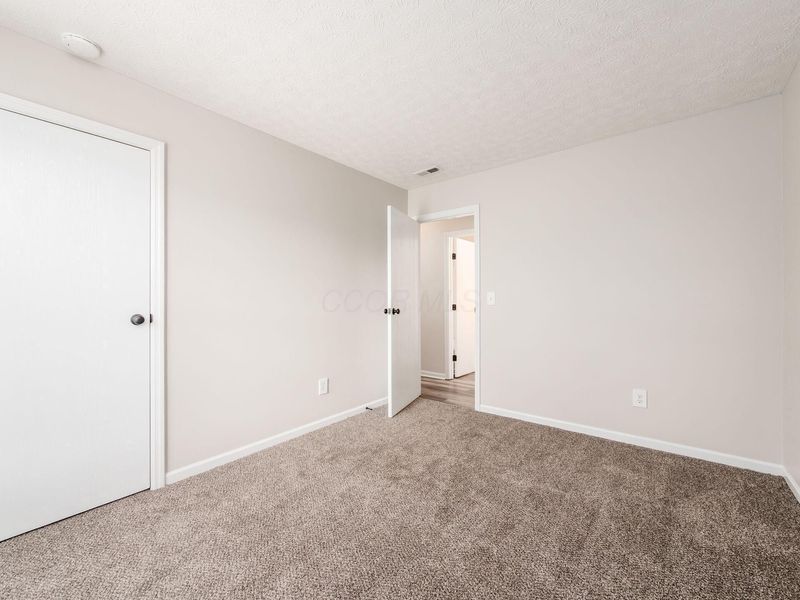 1606 Autumn Village Drive, Columbus, OH 43223 Photo 23