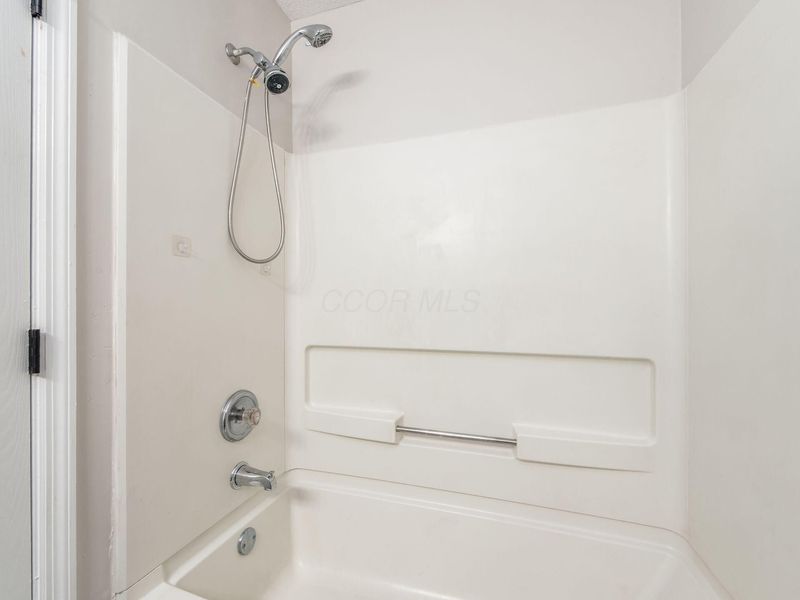 1606 Autumn Village Drive, Columbus, OH 43223 Photo 25