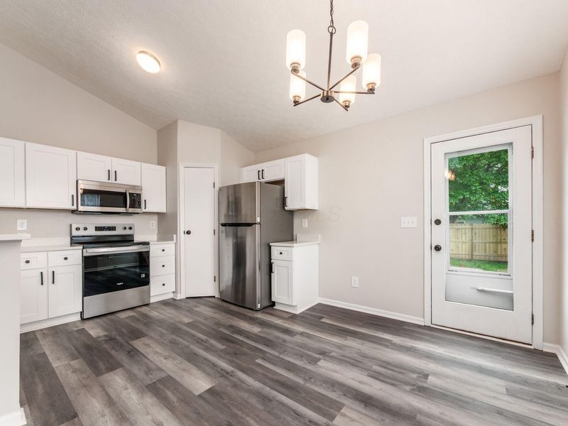 1606 Autumn Village Drive, Columbus, OH 43223 Photo 7
