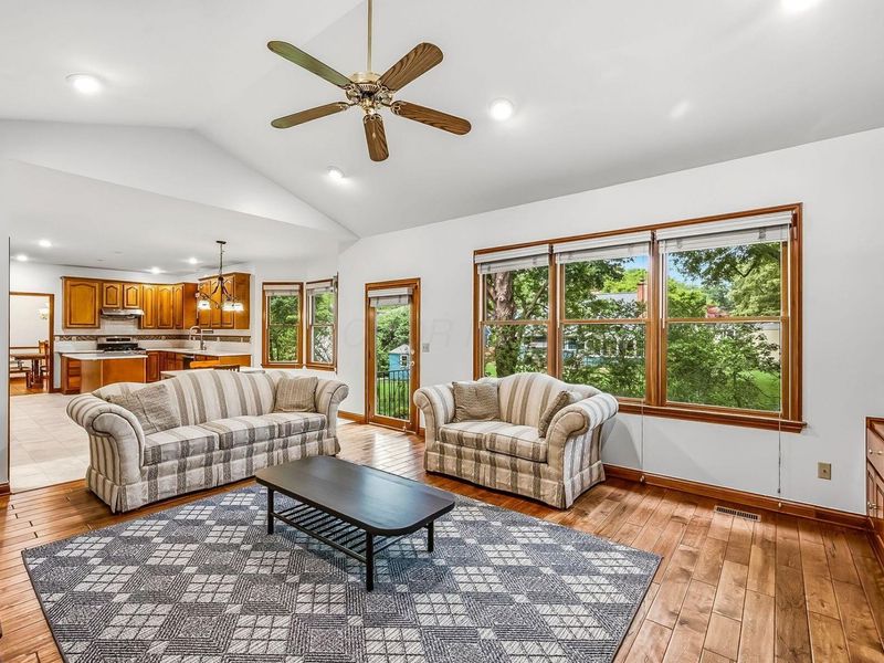 3172 Fisher Place, Columbus, OH 43221 Photo 8
