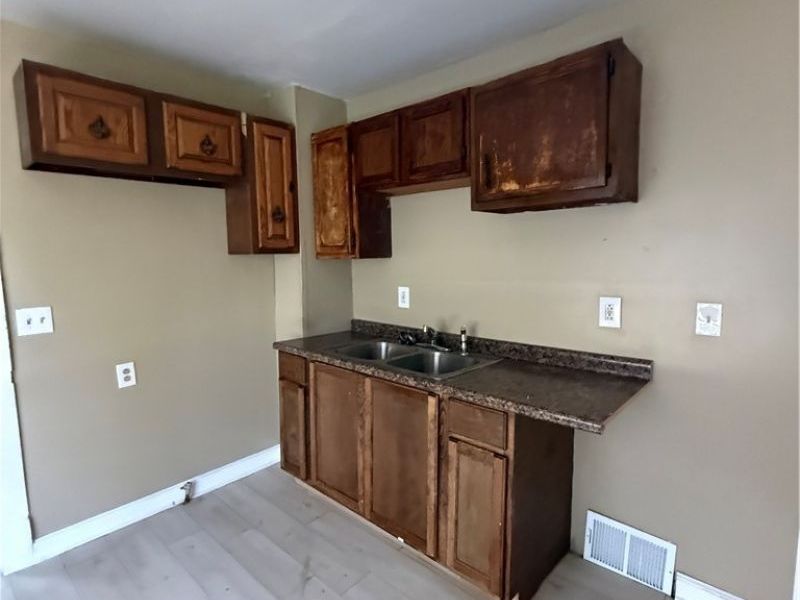 7738 Spafford Road , Cleveland, OH 44105 Photo 3