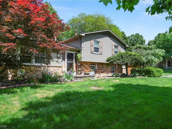 8441 Carriage Hill Drive NE, Warren, OH 44484
