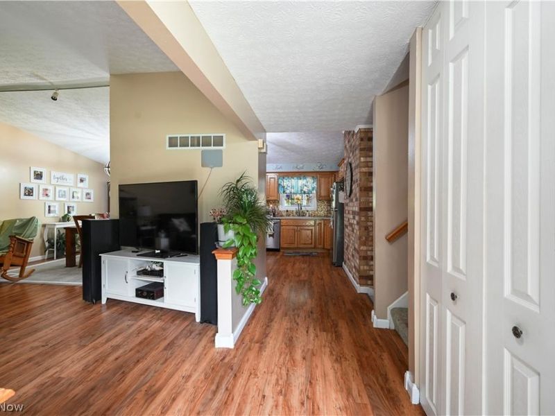8441 Carriage Hill Drive NE, Warren, OH 44484 Photo 10
