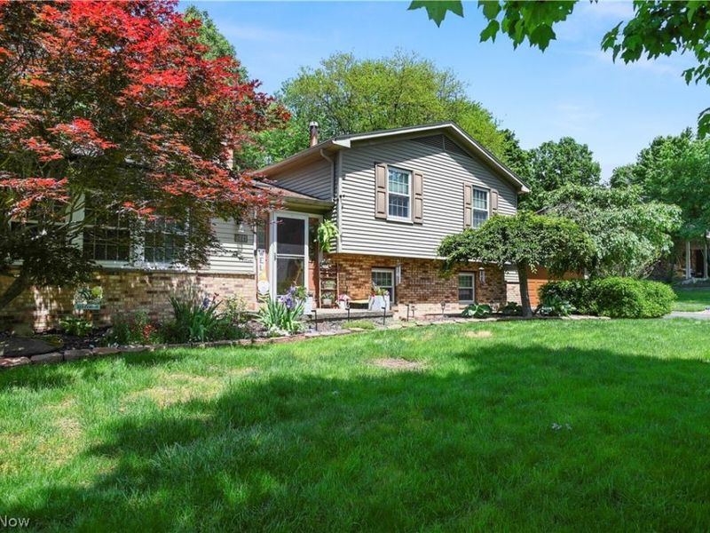 8441 Carriage Hill Drive NE, Warren, OH 44484 Photo 2