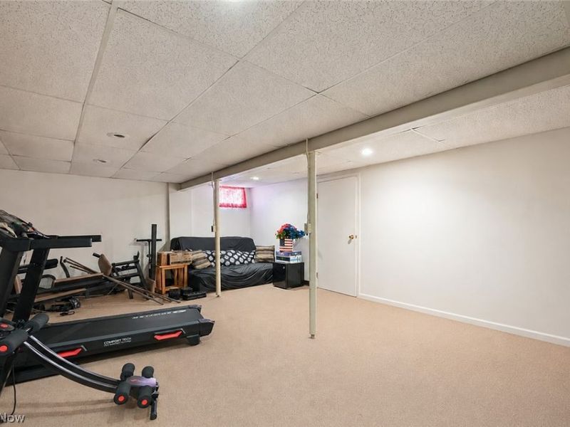 8441 Carriage Hill Drive NE, Warren, OH 44484 Photo 22