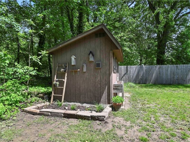 8441 Carriage Hill Drive NE, Warren, OH 44484 Photo 31