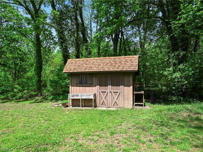 8441 Carriage Hill Drive NE, Warren, OH 44484 Photo 32