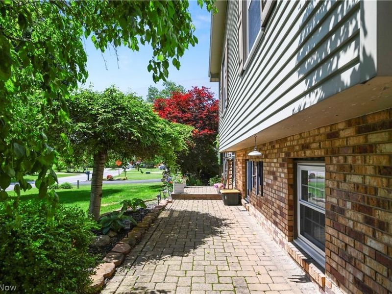 8441 Carriage Hill Drive NE, Warren, OH 44484 Photo 37