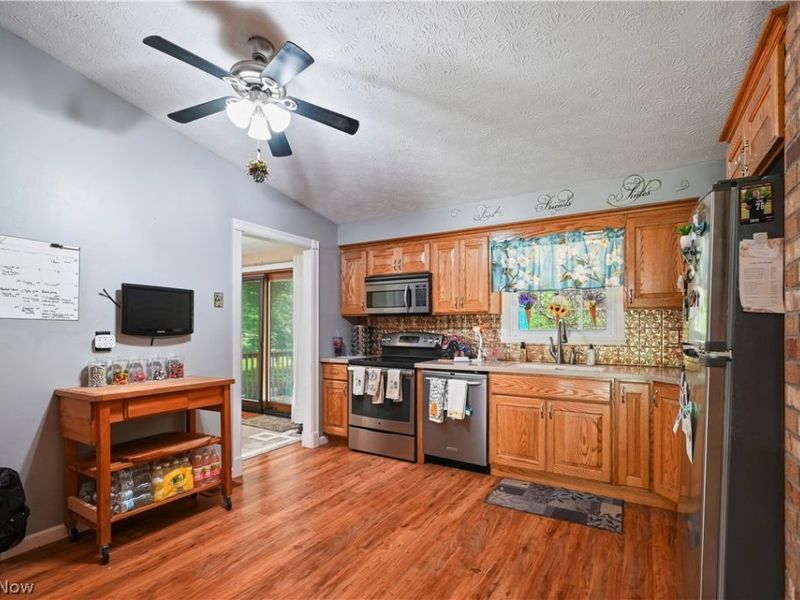 8441 Carriage Hill Drive NE, Warren, OH 44484 Photo 4