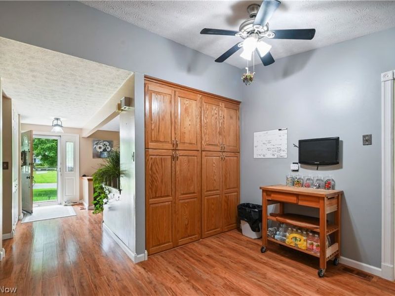 8441 Carriage Hill Drive NE, Warren, OH 44484 Photo 5