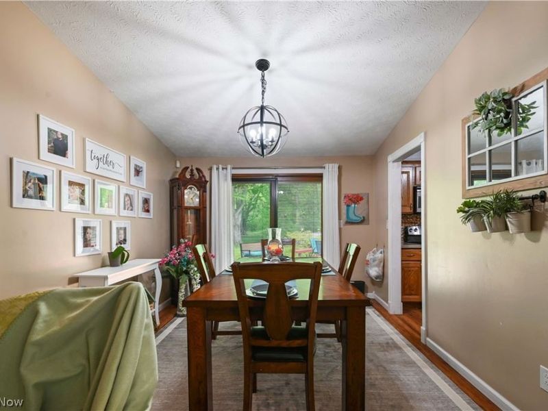 8441 Carriage Hill Drive NE, Warren, OH 44484 Photo 6