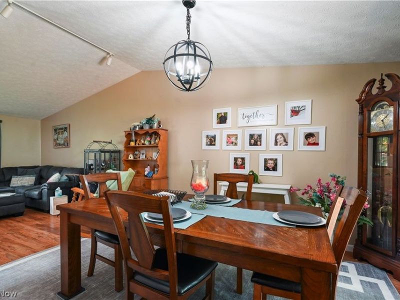 8441 Carriage Hill Drive NE, Warren, OH 44484 Photo 7