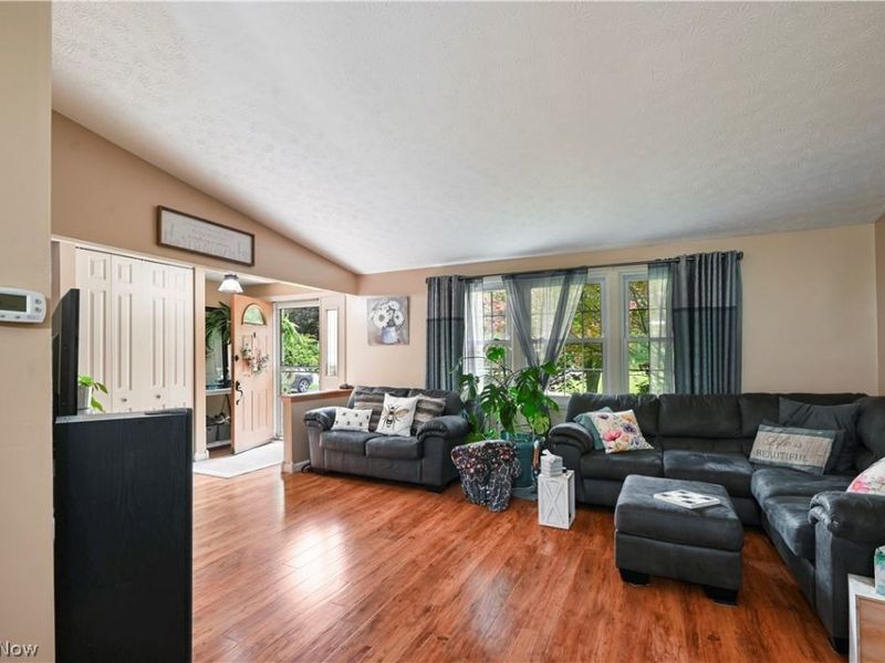 8441 Carriage Hill Drive NE, Warren, OH 44484 Photo 8