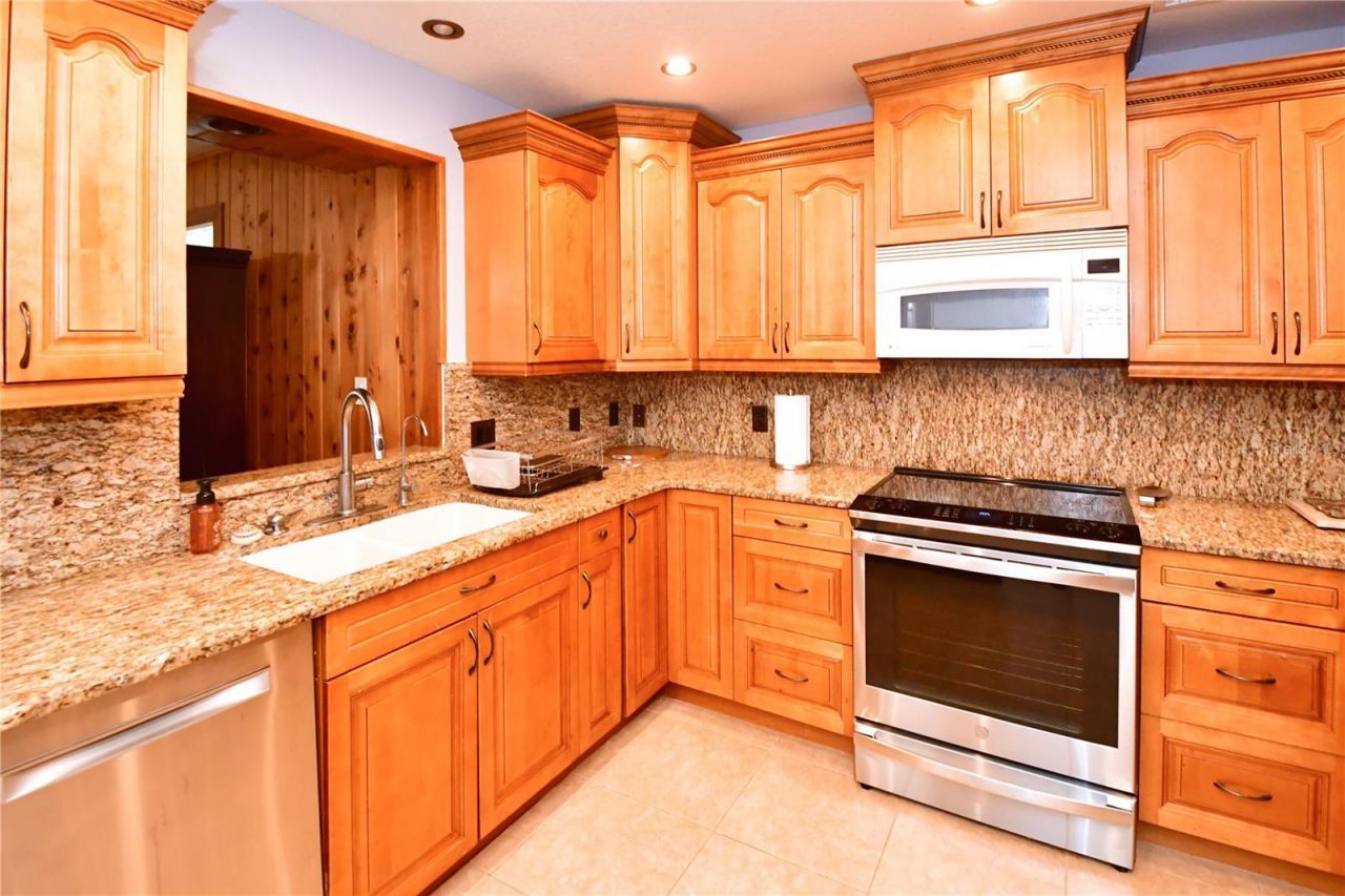 7519 Harbor View Way, Seminole, FL 33776 Photo