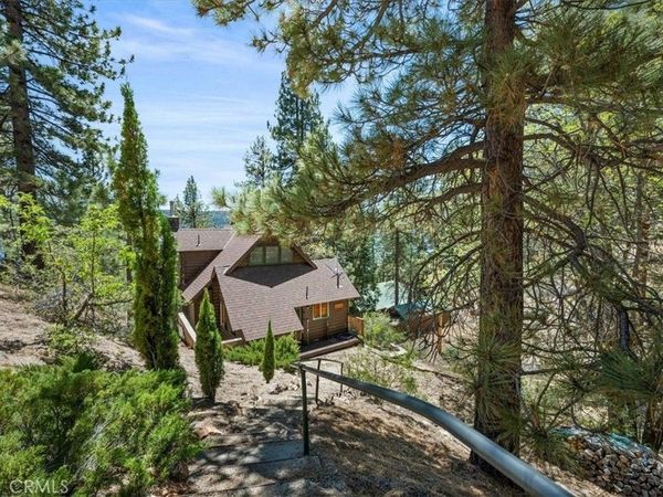 363 Pine Hill, Fawnskin, CA 92333